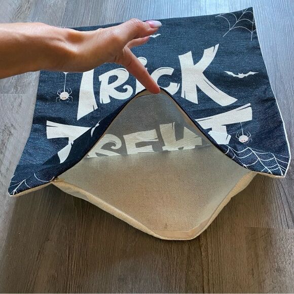 Halloween Trick Or Treat Pillowcase Square Zipper Closure Black - Picture 2 of 5